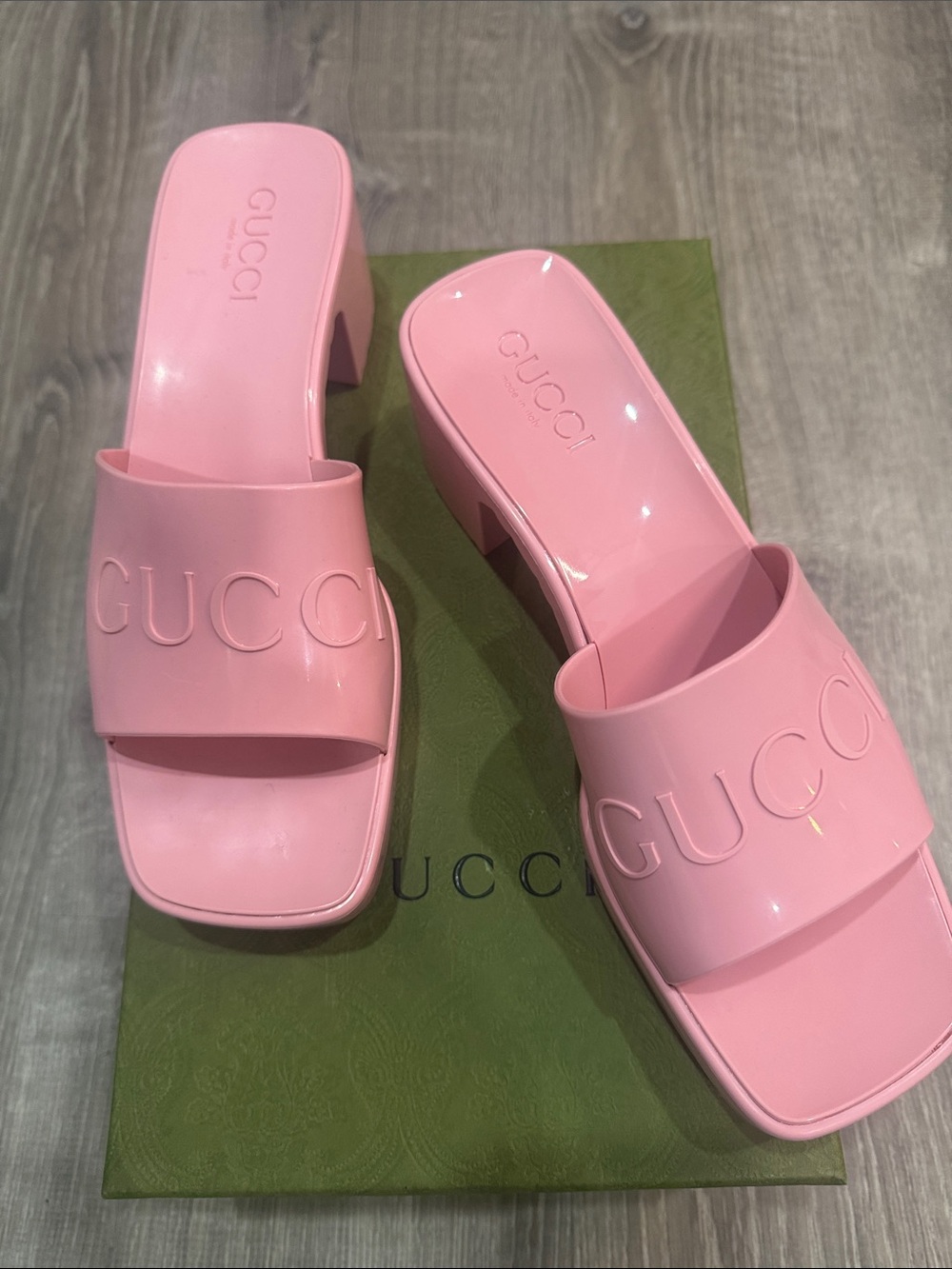 New Authentic Gucci Pink Embossed Logo Block Heel Slide Sandals
